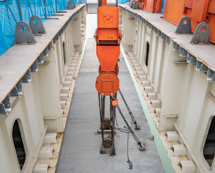 李家沱长江复线桥钢梁吊装手拉葫芦的安全使用